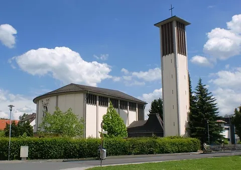 Kirche Maria Königin in Mailntal-Dörnigheim
